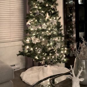 Pier 1 Christmas tree skirt